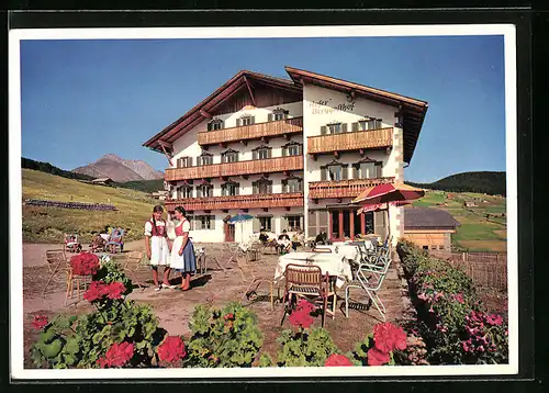 AK Meransen bei Mühlbach, Hotel Hofer mit Terrasse und Umgebung