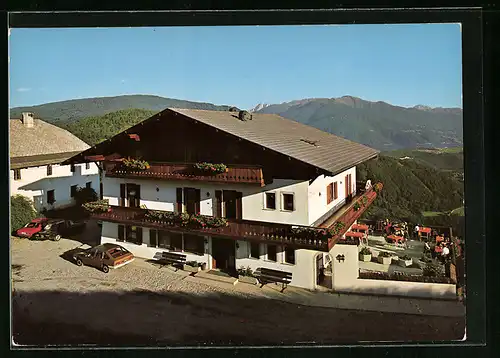 AK Meransen bei Mühlbach, Pension Hubertushof mit Bergpanorama aus der Vogelschau