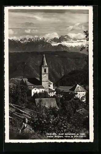 AK San Genesio, Ortsansicht mit Kirche