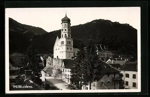 AK Bludenz, Strassenpartie mit Kirche