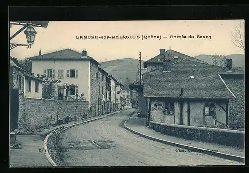 AK Lamure-sur-Azergues, Entrée du Bourg