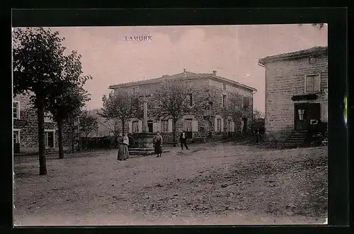AK Lamure, Ortspartie mit Einwohnern