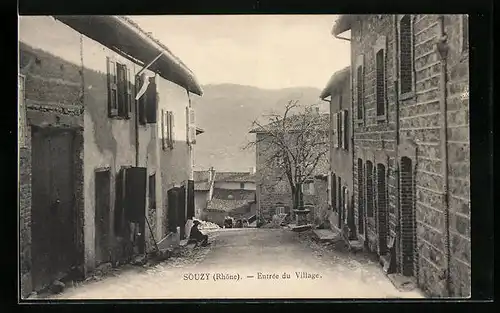 AK Souzy, Entrée du Village