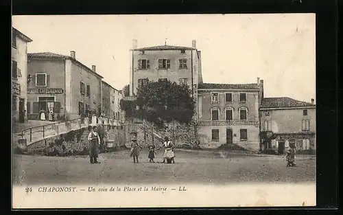 AK Chaponost, Un coin de la Place et la Mairie