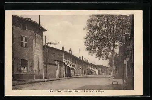 AK Crépieux-la-Pape, Entrée du Village