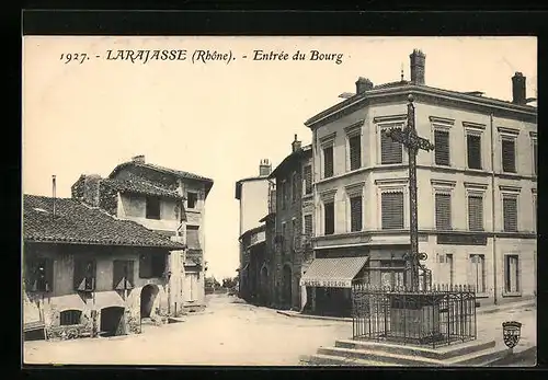 AK Larajasse, Entrée du Bourg