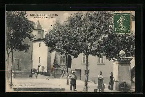 AK Lentilly, Place Publique