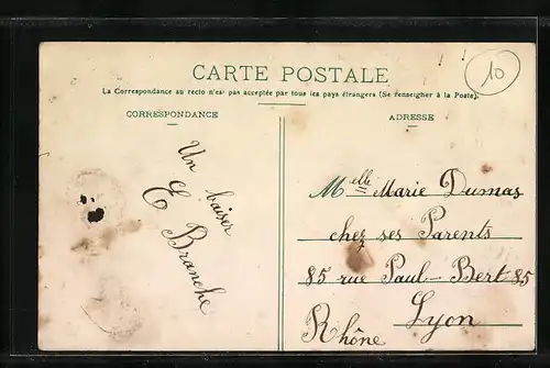 AK Lentilly, Place Publique