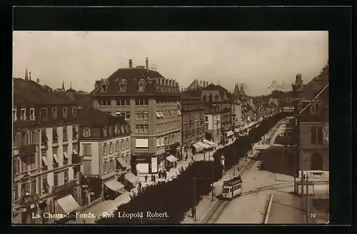 AK La Chaux-de-Fonds, Rue Leopold Robert, Strassenbahn