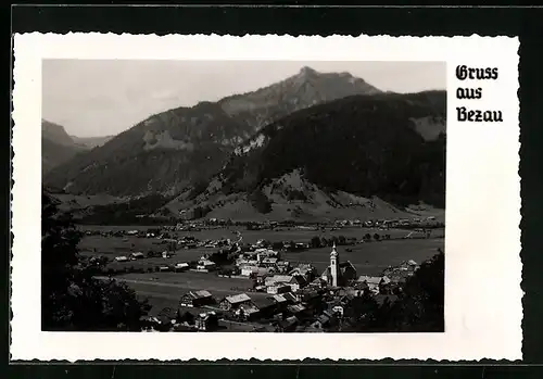 AK Bezau, Ortsansicht mit Bergspitze von oben