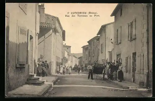 AK Condrieu, Rue des Terreaux au Port, Strassenpartie