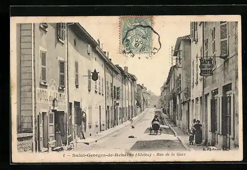 AK Saint-Georges-de-Reneins, Rue de la Gare, Strassenpartie