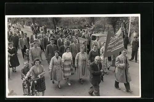 Foto-AK Falkensee, 1. Mai-Demonstration ca. 1950