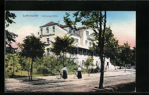 AK Luckenwalde, Hotel und Erholungsheim in der Strassenansicht