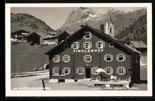 AK Warth, Gasthaus Tirolerhof mit Kirche