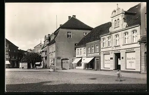 Foto-AK Stavenhagen, Marktplatz mit Buchdruckerei Richard Bruhn