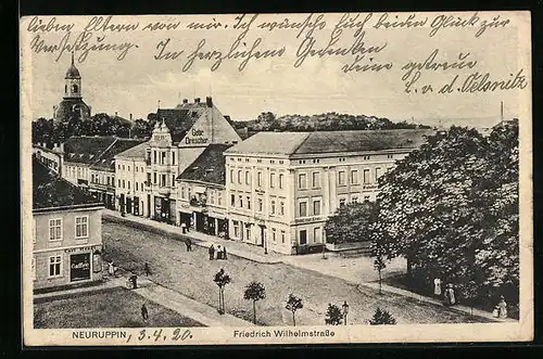 AK Neuruppin, Friedrich Wilhelmstrasse mit Hotel zur Krone