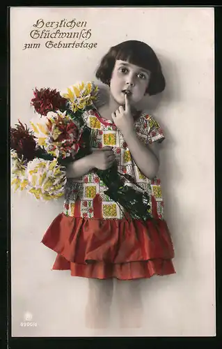 Foto-AK RPH Nr. 6900 /6: Niedliches Mädchen gratuliert mit Blumen zum Geburtstag