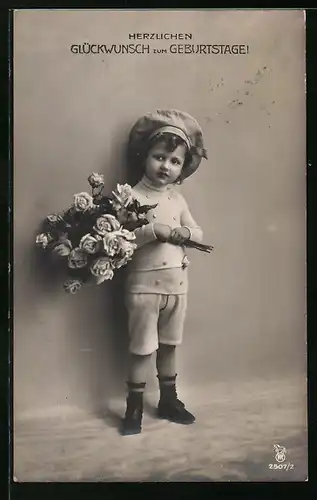 Foto-AK RPH Nr. 2507 /2: Junge bringt einen Rosenstrauss, Herzlichen Glückwunsch zum Geburtstag!