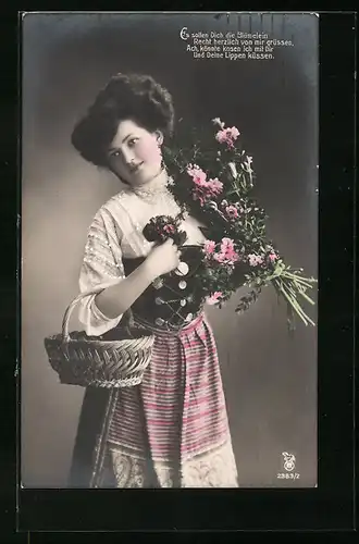 Foto-AK RPH Nr. 2383 /2: Junge Frau in Tracht mit Blumen im Arm