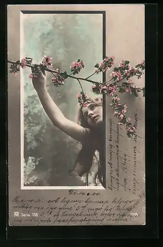 Foto-AK RPH Nr. 3056: Junge Frau greift nach einem Blütenzweig