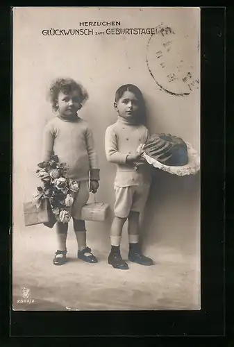 Foto-AK RPH Nr. 2582 /2: Kleine Gratulanten bringen Kuchen, Blumen und Geschenke, Glückwunsch zum Geburtstag