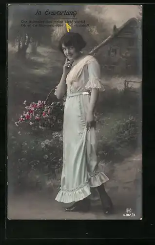 Foto-AK RPH Nr. 4102 /3: Junge Frau hält einen Korb mit Blumen im Arm