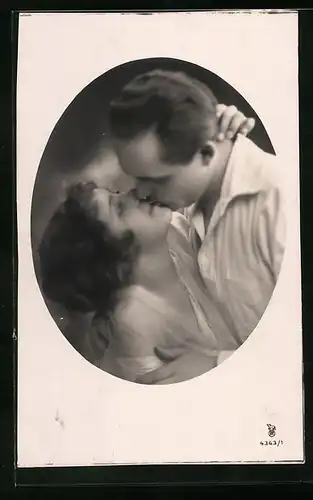 Foto-AK RPH Nr. 4343 /1: Verliebtes Paar beim zärtlichen Kuss