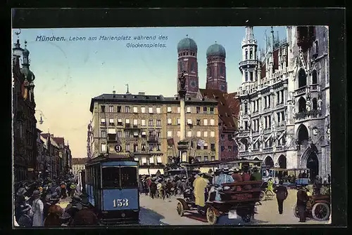 AK München, Strassenbahn auf dem Marienplatz während des Glockenspiels