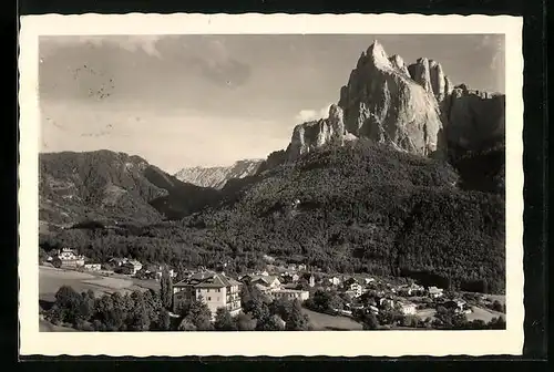 AK Seis am Schlern, Ortsansicht und Blick auf die Dolomiten