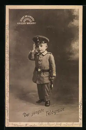AK Der jüngste Feldgraue in Uniform mit Schirmmütze, Kinder Kriegspropaganda