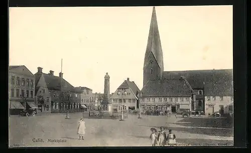 AK Eutin, Marktplatz mit Denkmal und Kirche