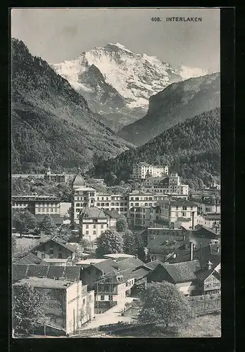 AK Interlaken, Totale mit Gebirgswand