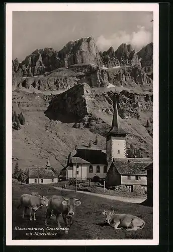 AK Urnerboden, Kirche und Jägerstöcke, Rinder auf der Weide