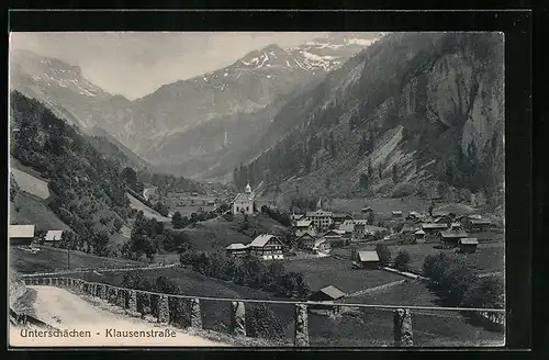 AK Unterschächen (Klausstrasse), Ortsansicht vom Weg aus