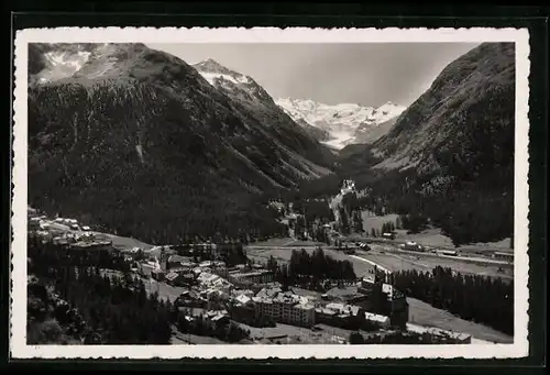 AK Pontresina, Ortsansicht mit Gebirge von einem Berg aus