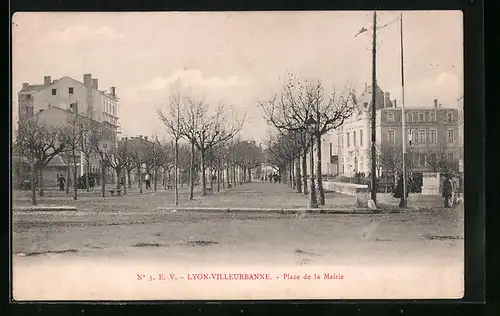 AK Lyon-Villeurbanne (Rhone), Place de la Mairie