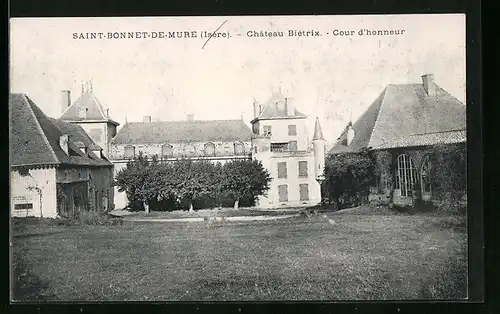 AK Saint-Bonnet-de-Mure, Chateau Biètrix-Cour d`honneur