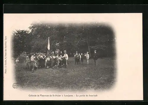 AK Larajasse, La partie de foot-ball