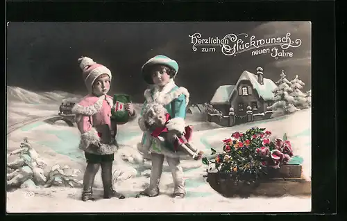 AK Kinderpaar mit Puppe im Schnee, Im Hintergrund Eisenbahn, Neujahrsgruss
