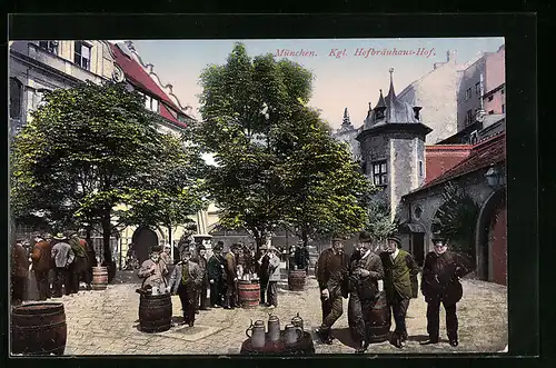 AK München, Königliches Hofbräuhaus, Männer bei Bier im Hof