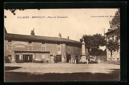 AK St-Lager-Brouilly, Place du Monument