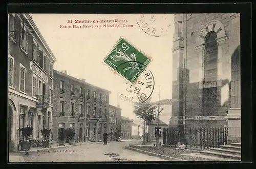 AK St-Martin-en-Haut, Rue et Place Neuve vers l`Hôtel de l`Union