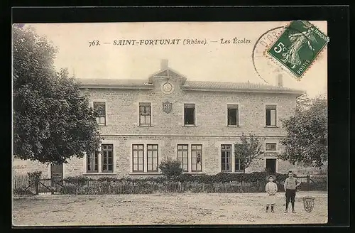 AK Saint-Fortunat, Les Écoles