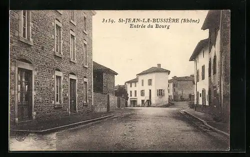 AK Saint-Jean-la-Bussière, Entrée du Bourg