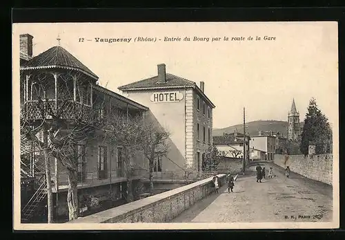AK Vaugneray, Entrée du Bourg par la route de la Gare