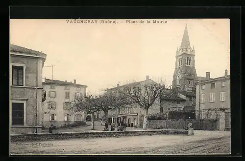 AK Vaugneray, Place de la Mairie