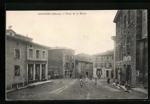 AK Courzieu, Place de la Mairie