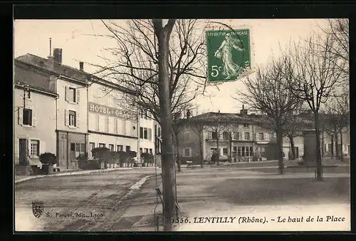 AK Lentilly, Le haut de la Place