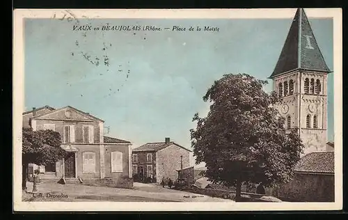AK Vaux-en-Beaujolais, Place de la Mairie